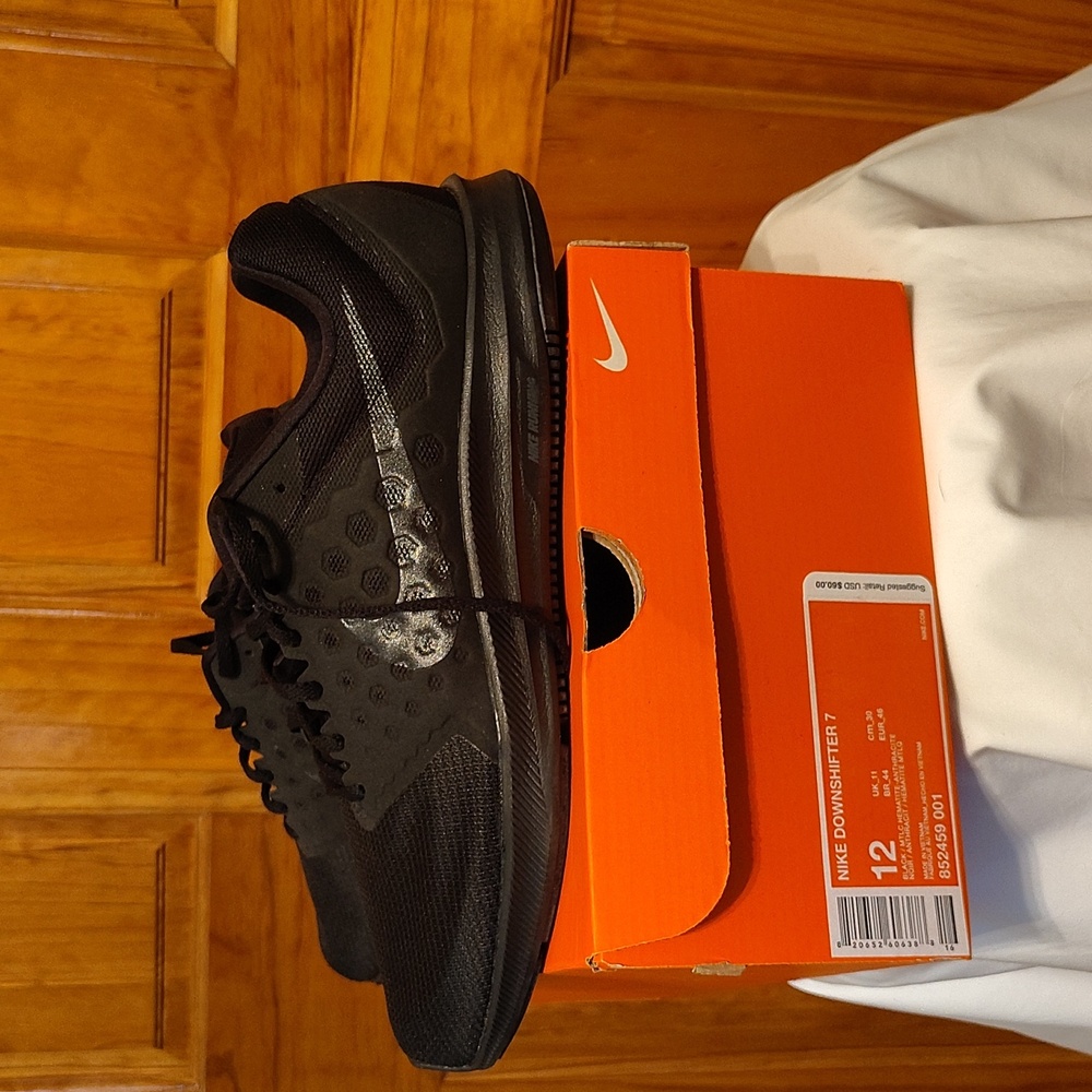 Nike Black Athletic Shoes for Performance